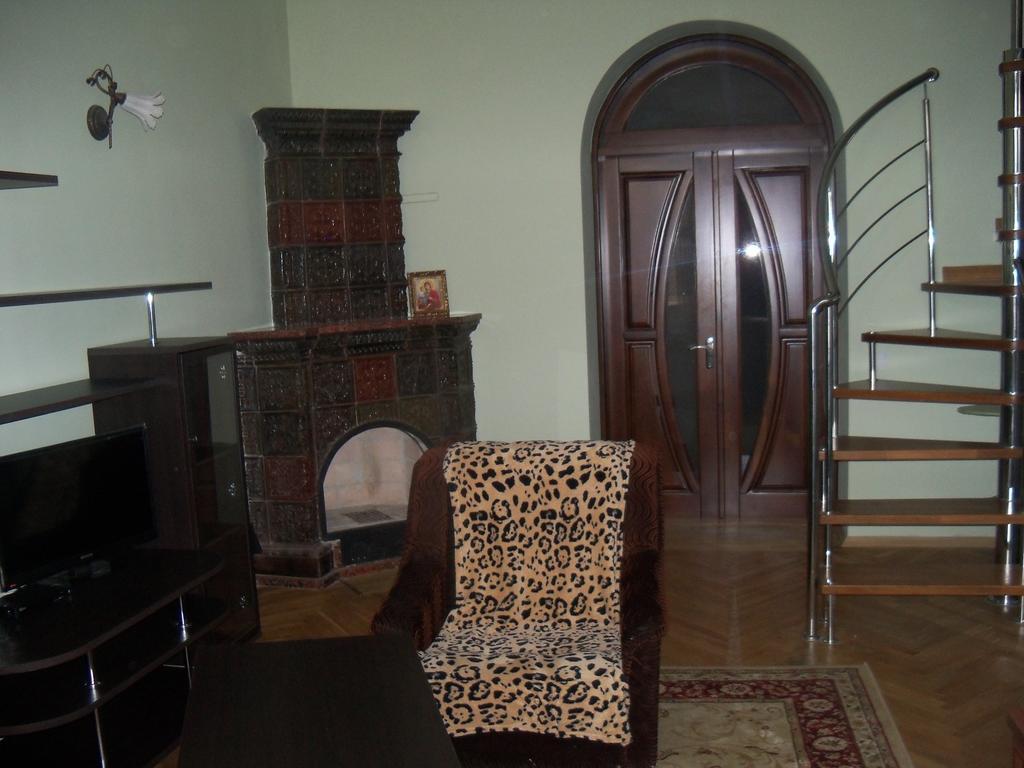 Apartment Roman Leopoli Esterno foto